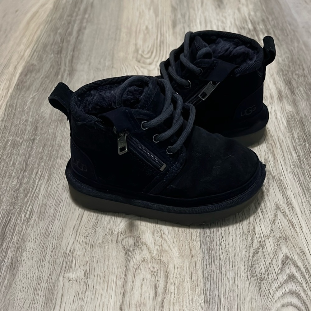 Uggs toddler boots size 8